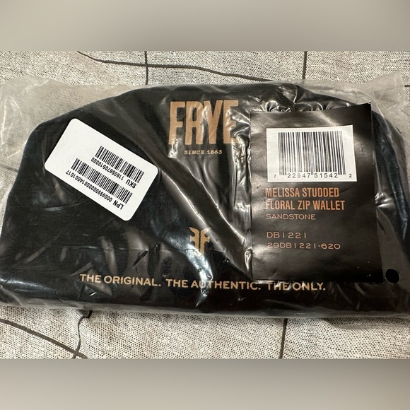 NEW Frye Studded Floral Zip Wallet - Picture 5 of 5